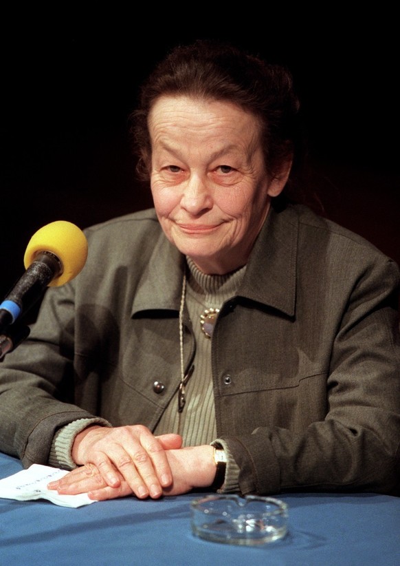 French former minister, publisher and writer Huguette Bouchardeau attends the programme "Le fou du roi" on France-Inter radio station at the Maison de la Radio, in Paris on January 26, 2001. ...