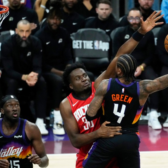 Clint Capela et les Rockets ont renversé la partie face aux Suns.