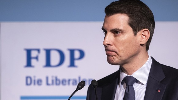 Der Parteipraesident der FDP, Thierry Burkart bei seiner Rede anlaesslich der Delegiertenversammlung der FDP Schweiz vom Samstag, 20. Januar 2024 im Freiraum in Zug.(KEYSTONE/Urs Flueeler).