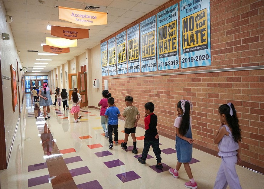 AUSTIN, TEXAS - AUGUST 19: Students walk through the halls at Guerrero Thompson Elementary School on the first day of school in Austin, Tuesday, Aug. 19, 2025. (Jay Janner/Austin American-Statesman vi ...