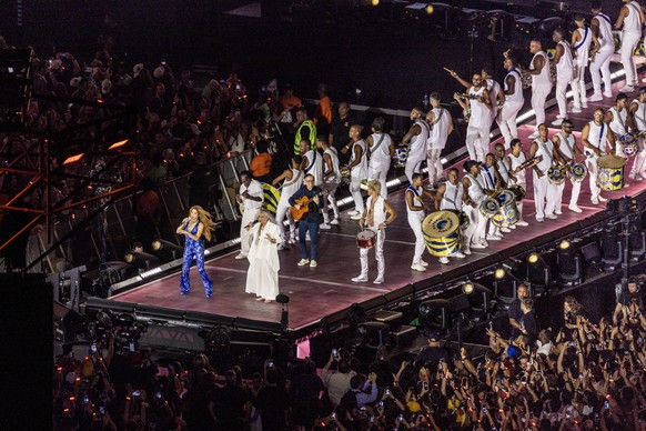epa12929298 Colombian singer Shakira (L) performs alongside Brazilian singer Maria Bethania (C) during a concert on Copacabana Beach in Rio de Janeiro, Brazil, 02 May 2026. EPA/ANTONIO LACERDA