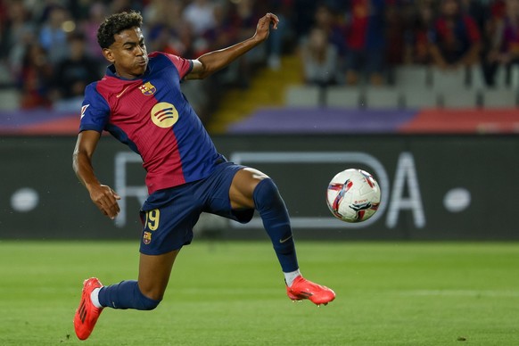 Barcelona&#039;s Lamine Yamal kicks the ball during a Spanish La Liga soccer match between Barcelona and Getafe at the Olympic stadium in Barcelona, Spain, Wednesday, Sept. 25, 2024. (AP Photo/Joan Mo ...
