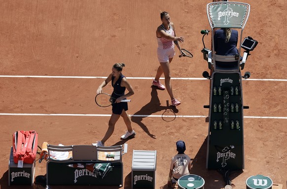 epa10659742 Aryna Sabalenka of Belarus (R) and Marta Kostyuk of Ukraine react after their Women&#039;s Singles first round match during the French Open Grand Slam tennis tournament at Roland Garros in ...