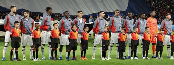 epa10939944 The starting eleven of AC Milan ahead of the UEFA Champions League Group F match between Paris Saint-Germain and AC Milan in Paris, France 25 October 2023. EPA/CHRISTOPHE PETIT TESSON
