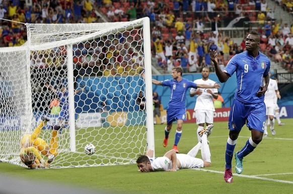 Italy&#039;s Mario Balotelli (9) celebrates after getting the ball past England&#039;s goalkeeper Joe Hart, left, and Gary Cahill, center, to score his side&#039;s second goal during the group D World ...