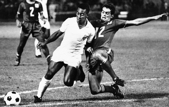 Pele, the legendary soccer star from Brazil&#039;s Santos team, drives past Oakland Clipper Trond Hoftvedt (12) to score in the first half to deadlock the game played in the Oakland Coliseum, Aug. 30, ...