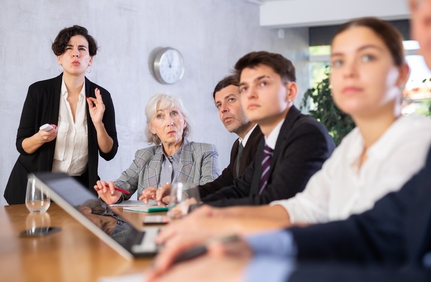 La Suisse fait moins bien que ses voisins latins en matière d’éthique des affaires, selon l’étude Whistleblowing 2025.