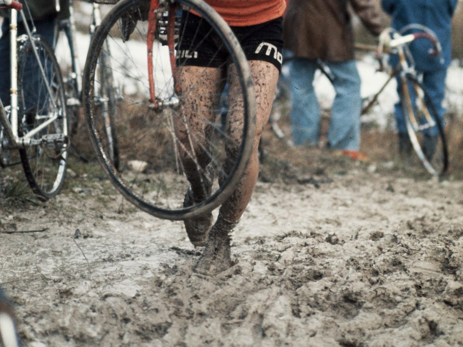 Pour faire du cyclocross, il ne faut pas avoir peur de se salir.
https://permalink.nationalmuseum.ch/100639339