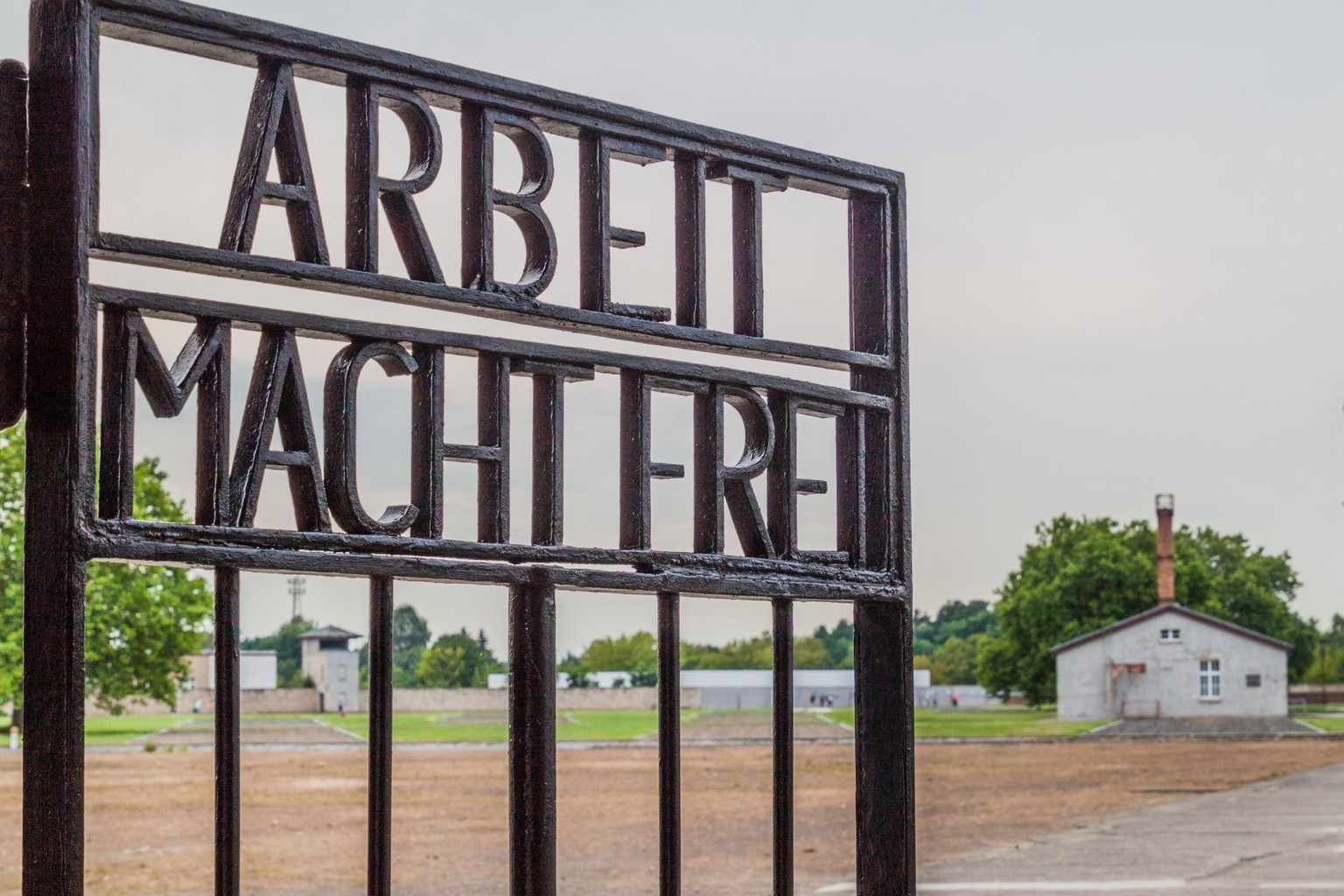 Entrée au camp de concentration de Sachsenhausen, Allemagne