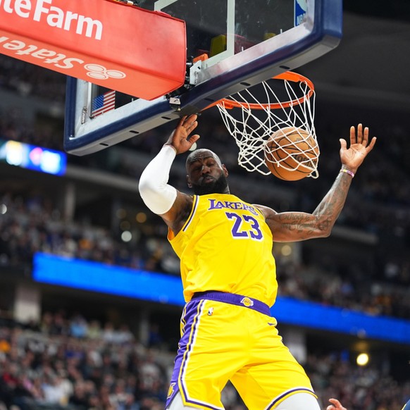 LeBron James a égalé le rebord d'Abdul-Jabbar sur ce dunk.