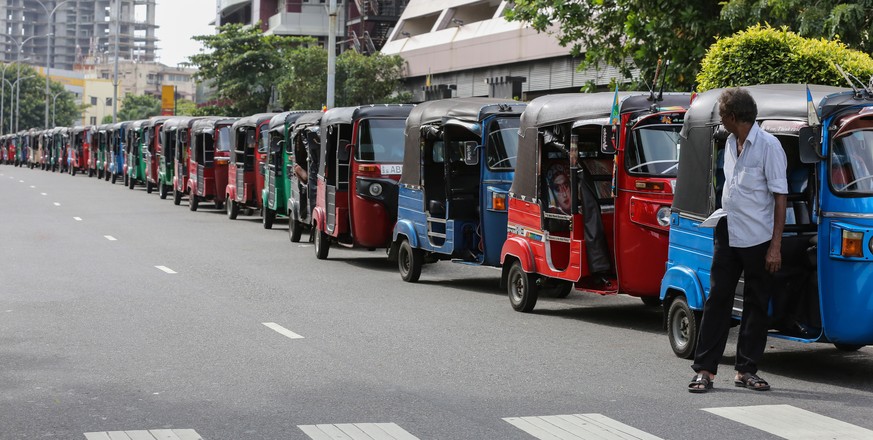epa10018443 Auto rickshaws queue to fetch fuel from a gas station amid a fuel shortage in Colombo, Sri Lanka, 17 June 2022. The Sri Lankan government introduce a two-week work from home program for th ...