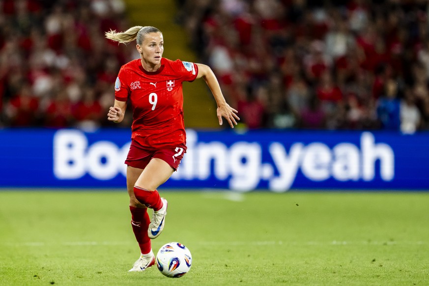 Switzerland&#039;s Ana-Maria Crnogorcevic in action during the UEFA Women&#039;s EURO 2025 Group A soccer match between Finland and Switzerland at the Stade de Geneve stadium in Geneva, Switzerland, o ...