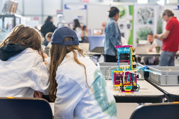 Le salon international des inventions de Genève est le plus grand événement dédié aux inventions et à l’innovation. Plus de 1050 inventions, tous domaines confondus, y sont présentées, et des animatio ...