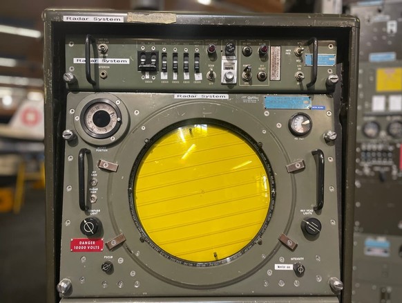 Le radar Quadradar: l’outil utilisé par le contrôleur lors de l’accident. Il est aujourd’hui exposé au musée de l’aviation de Dübendorf.