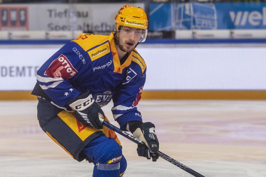 Der Postfinance Topscorer Fabrice Herzog von Zug beim Eishockey Meisterschaftsspiel der National League zwischen dem EV Zug und dem HC Lausanne am Samstag, 7. Oktober 2023 in Zug. (KEYSTONE/Urs Flueel ...