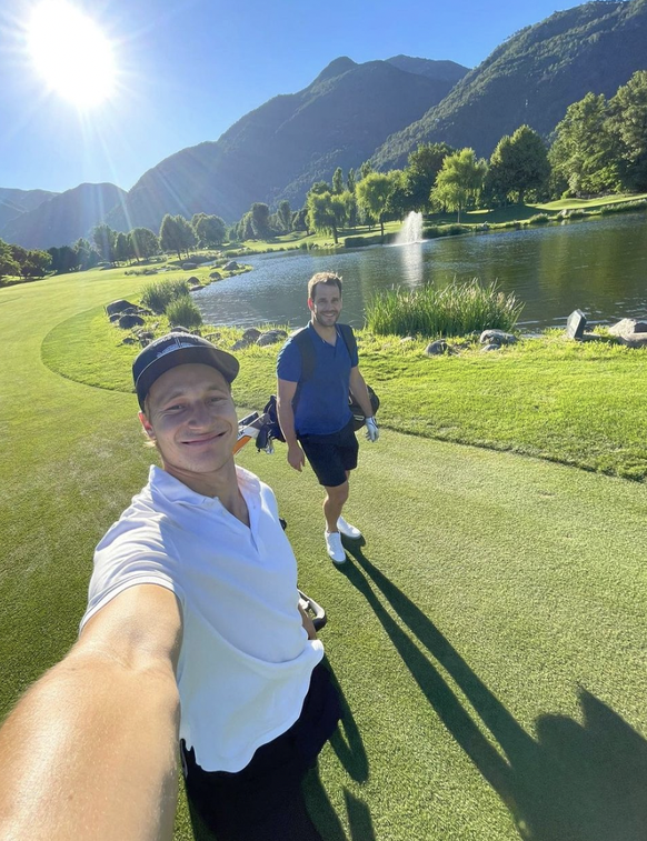 Marco Odermatt se débrouille bien aussi sur les greens de golf, qu'il aime fouler durant l'été.