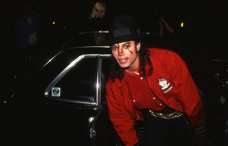 Date exacte de la photo inconnue - vers 1990: Michael Jackson arrivant à un événement.