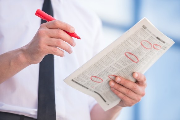 Le marché suisse de l&#039;emploi stagne, le taux de chômage reste inchangé à 2,4% en mars avec 108&#039;593 chômeurs.