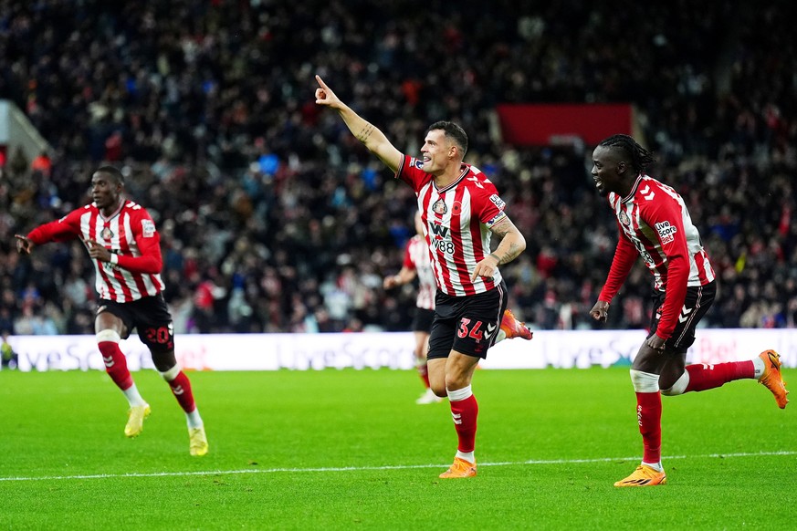 Sunderland&#039;s Granit Xhaka, center, celebrates scoring during the English Premier League soccer match between Sunderland and Everton in Sunderland, England, Monday Nov. 3, 2025. (Owen Humphreys/PA ...