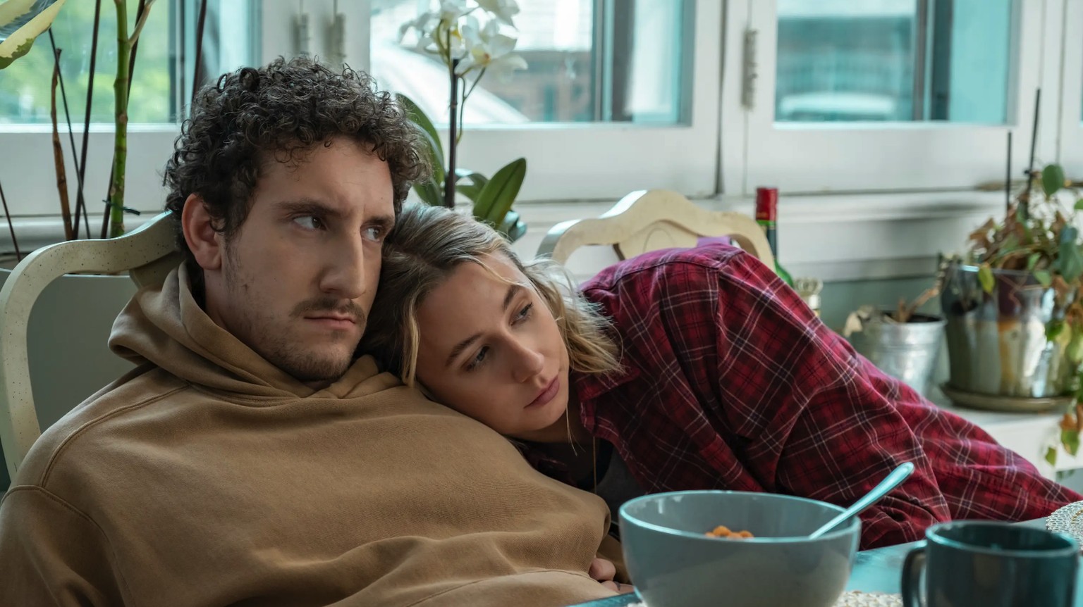 Samir (Malik Elassal) et Billie (Lucy Freye) sont amis d&#039;enfance et solidaires, même dans la galère.