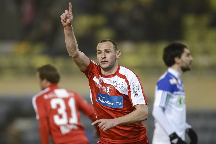 Le joueur valaisan Vilmos Vanczak, laisse eclater sa joie apres avoir marque le premier but lors de la rencontre de football du quart de finale de la Coupe de Suisse entre le FC Lausanne-Sport, LS, et ...