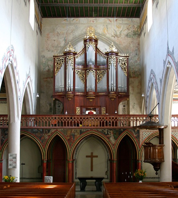 Le jubé de l’église dominicaine (l’actuelle église française) de Berne, orné de fresques attribuées aux Maîtres à l’œillet bernois.
https://commons.wikimedia.org/wiki/File:FranzKirche_Bern_6101.jpg