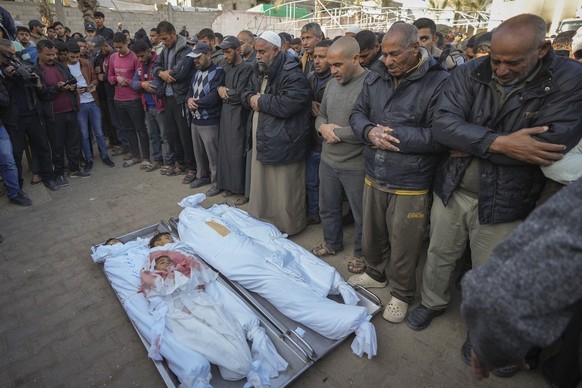 Des enfants, appartenant à une même famille, tués dans une frappe israélienne à Khan Younès, en novembre 2024.