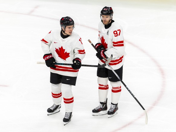 Les Canadiens Macklin Celebrini et Connor McDavid sont facilement venus à bout des Tchèques 5-0.