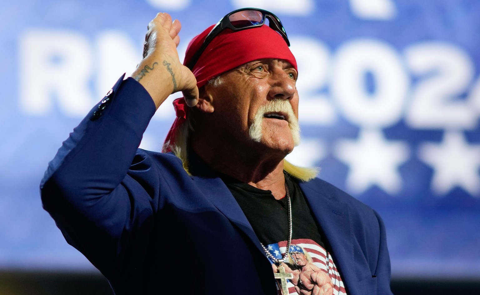 ΑΡΧΕΙΟ - Ο επαγγελματίας διασκεδαστής και παλαιστής, Χαλκ Χόγκαν, μιλά κατά τη διάρκεια του Εθνικού Συνεδρίου των Ρεπουμπλικανών, την Πέμπτη 18 Ιουλίου 2024, στο Μιλγουόκι. (AP Photo/Julia Nikhinson, Αρχείο) Hulk Hogan