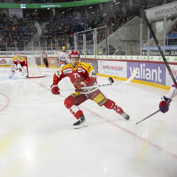 Alexander Yakovenko (à gauche) portera les couleurs du CP Berne lors de la prochaine saison.
