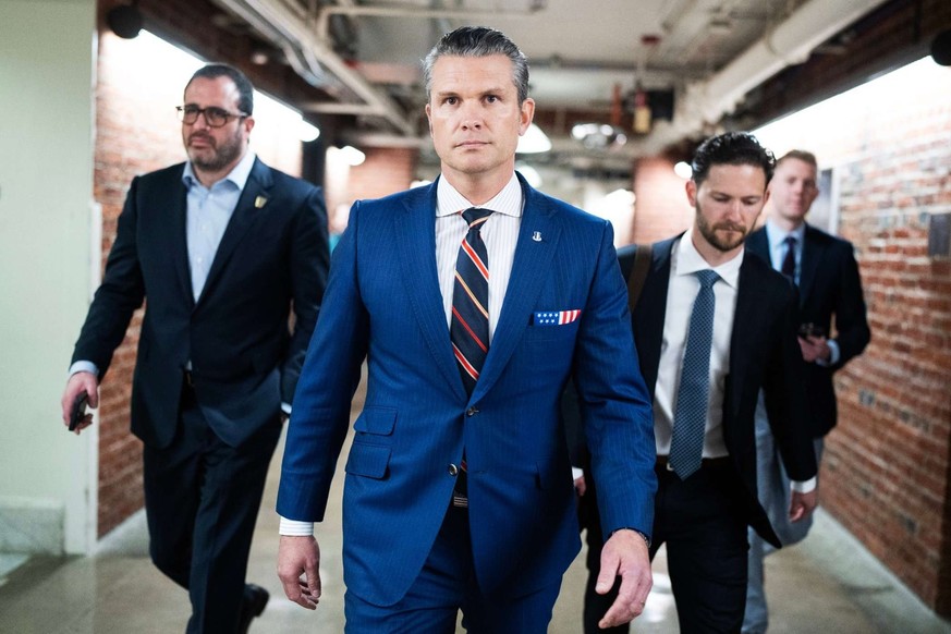 Pete Hegseth, secrétaire à la Défense, après des réunions avec des sénateurs et le vice-président élu, le sénateur JD Vance, le jeudi 21 novembre 2024.
