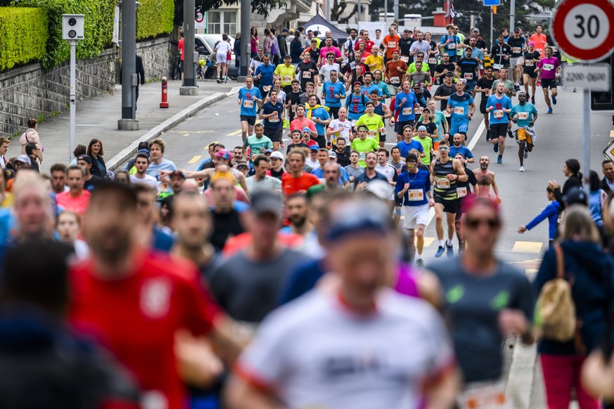Des coureurs en action sur le parcours de la categorie des 20 km lors de la 41eme edition des 20 KM de Lausanne le dimanche 30 avril 2023 a Lausanne. Pres de 25&#039;000 personnes participent a la fet ...