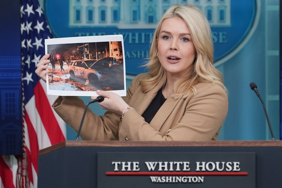 White House press secretary Karoline Leavitt speaks with reporters in the James Brady Press Briefing Room at the White House, Thursday, Jan. 15, 2026, in Washington. (AP Photo/Evan Vucci)
Trump