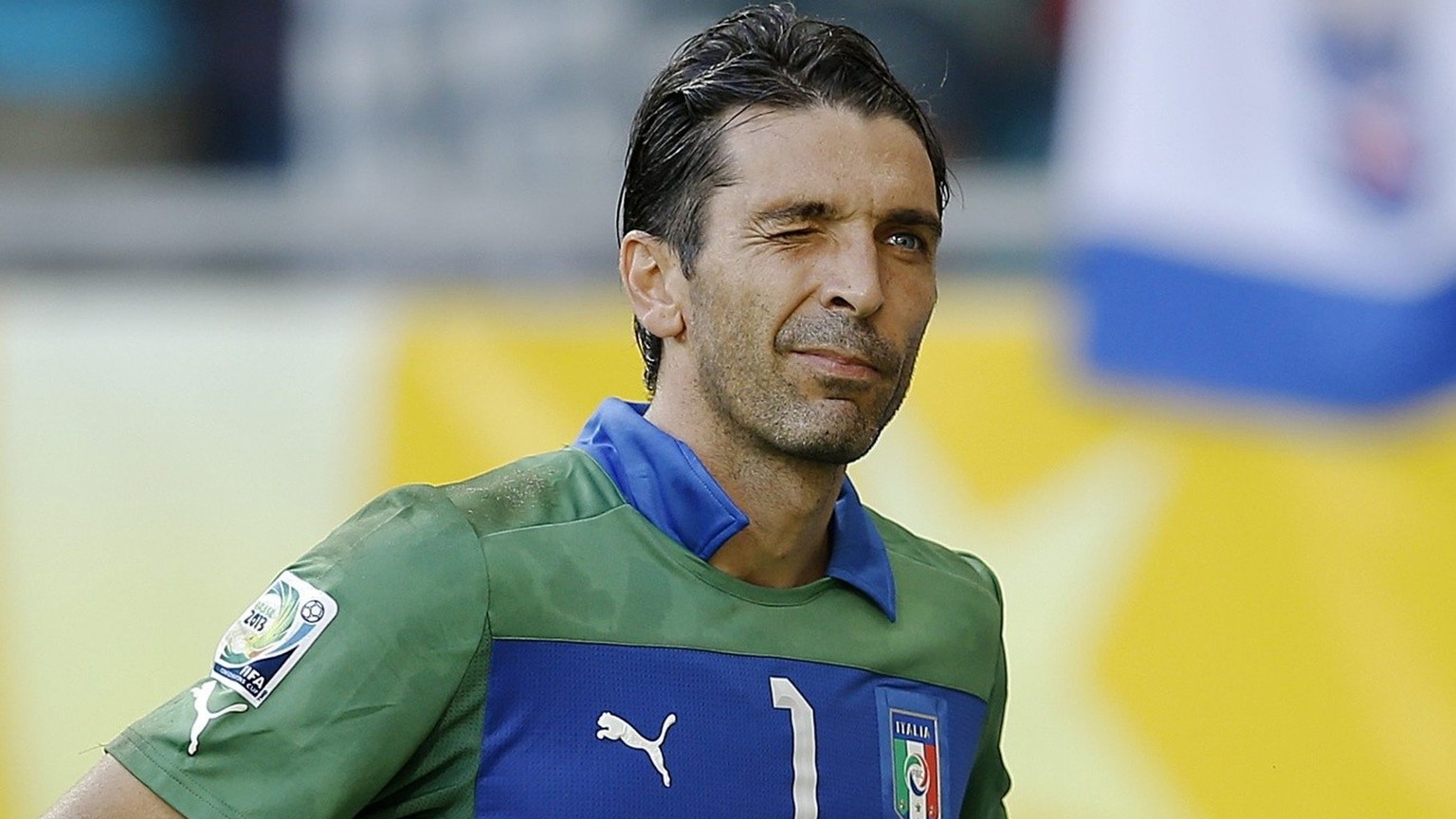 epa03768393 Italy&#039;s goalkeeper Gianluigi Buffon blinks with one eye as he celebrates after the penalty shootout of the FIFA Confederations Cup 2013 third place match between Uruguay and Italy at  ...