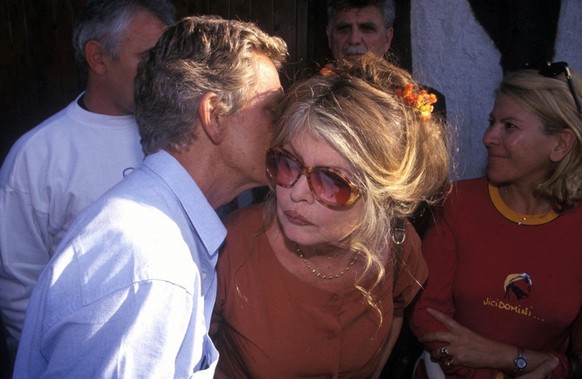 Brigitte Bardot avec son mari Bernard d Ormale, le 16 juillet 1997