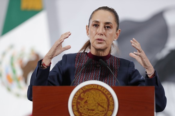 epa12533973 Mexican President Claudia Sheinbaum gestures as she delivers her daily press conference at the National Palace in Mexico City, Mexico, 18 November 2025. EPA/ISAAC ESQUIVEL