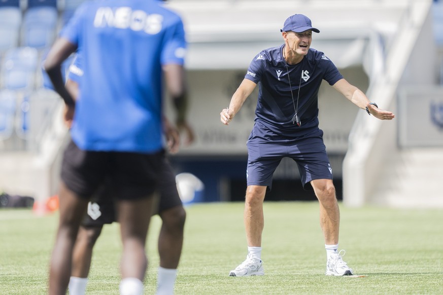 Peter Zeidler, nouvel entraineur du FC Lausanne-Sport (LS), photographie lors d&#039;un entrainement du Lausanne-Sport avant la nouvelle saison de Super League de football le jeudi 26 juin 2025 au sta ...