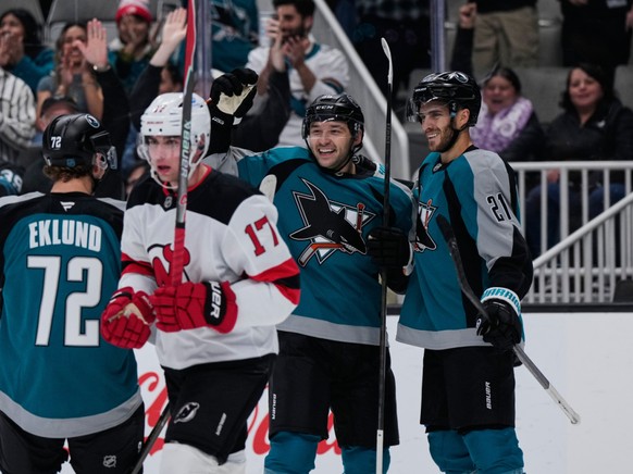 Philipp Kurashev félicité par ses coéquipiers