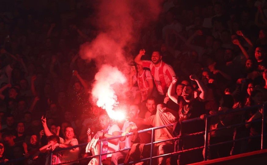 Les fans de l'Etoile Rouge Belgrade sont bouillants.