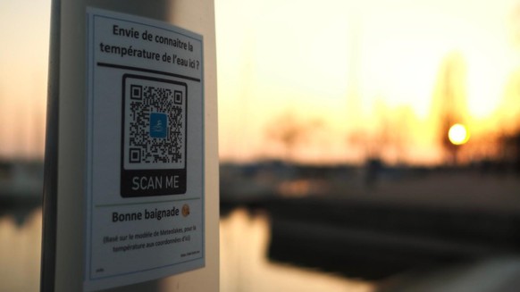 «Envie de connaître la température de l'eau? Scan me. Bonne baignade.»