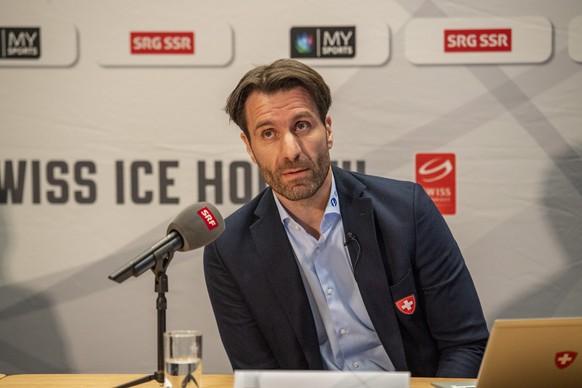 ZUM KEYSTONE-SDA-TEXT MIT LARS WEIBEL STELLEN WIR IHNEN FOLGENDES BILD ZUR VERFUEGUNG --- General Manager von Swiss Hockey, Lars Weibel waehrend einer Medienkonferenz anlaesslich der Vorbereitung zur  ...