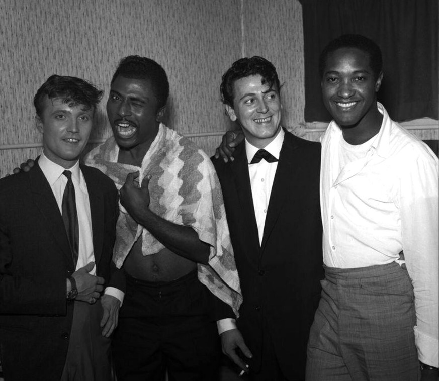 Jet Harris, Little Richard, Gene Vincent and Sam Cooke, backstage, London 1962.
Harry Hammond Collection.
https://collections.vam.ac.uk/item/O1152331/photographic-negative-hammond-harry/ 

This image  ...