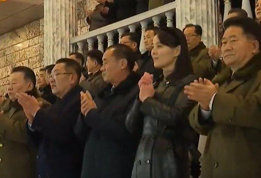 La soeur de Kim Jong-un, Kim Yo-jong, portant le fameux manteau.