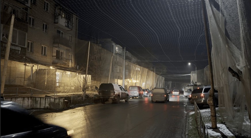 Les tunnels en filet protègent contre les drones.