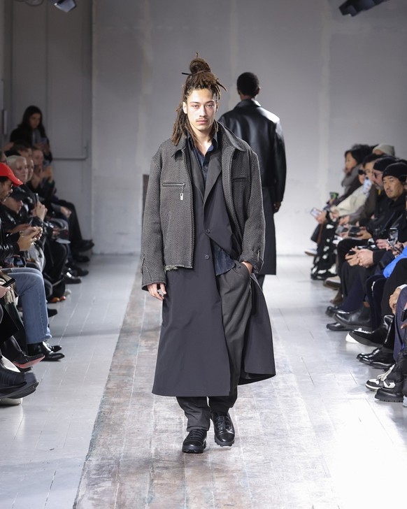 Yohji Yamamoto automne/hiver 2024-2025.