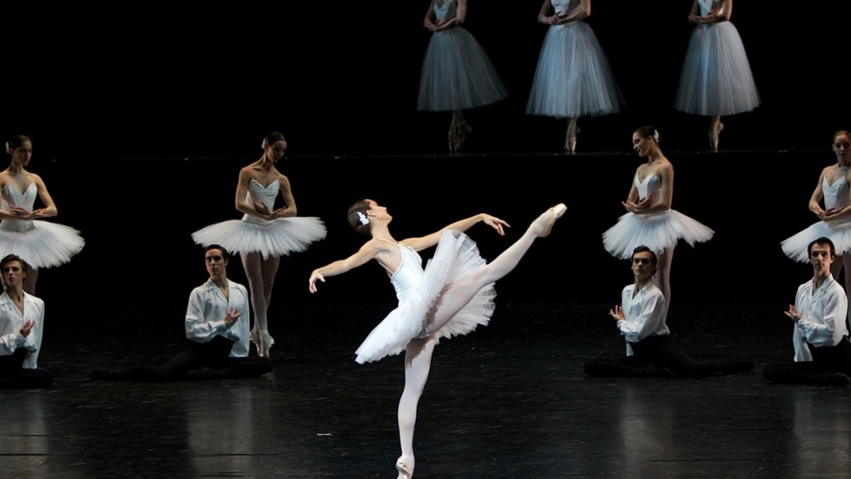Roxane Stojanov devient la nouvelle danseuse étoile de l'opéra de Paris