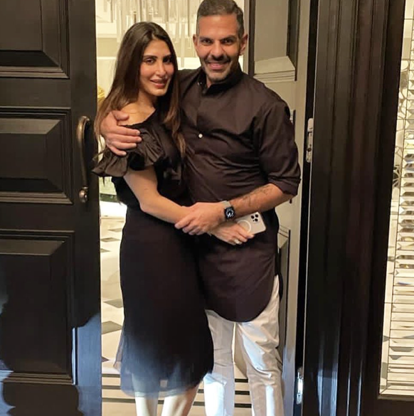 Priya Sachdev et son mari, le défunt Sunjay J. Kapur.