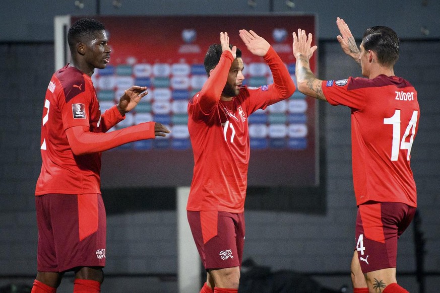 Breel Embolo (à gauche), Renato Steffen (au centre) et Steven Zuber célébrant le 2-0 de la Nati face à la Lituanie.