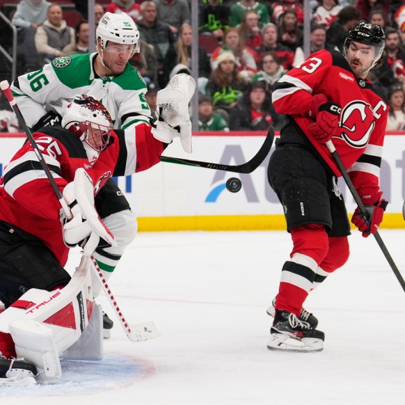 Une défaite pour Nico Hischier (à droite) et les New Jersey Devils