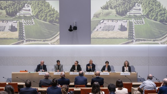 Felix Altorfer, Leiter Aufsichtsbereich Entsorgung bem Eidgenoessischen Nuklearsicherheitsinspektorat ENSI, Roman Mayer, Vizedirektor Bundesamt fuer Energie BFE, Martin Neukom, Regierungsrat Kanton Zu ...
